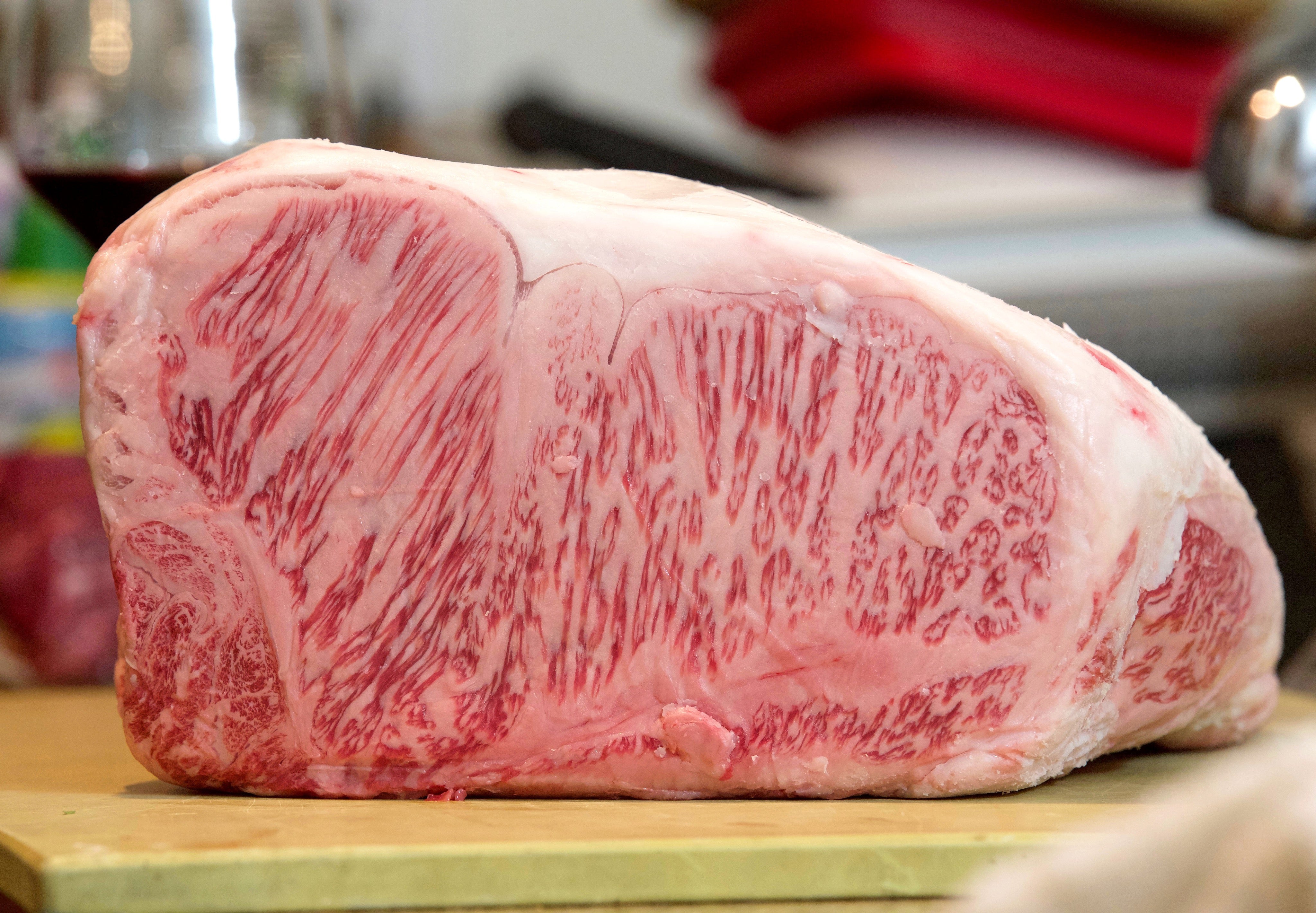 Wagyu prices fall as Japan turns to crossbred beef after tax hike - Nikkei  Asia